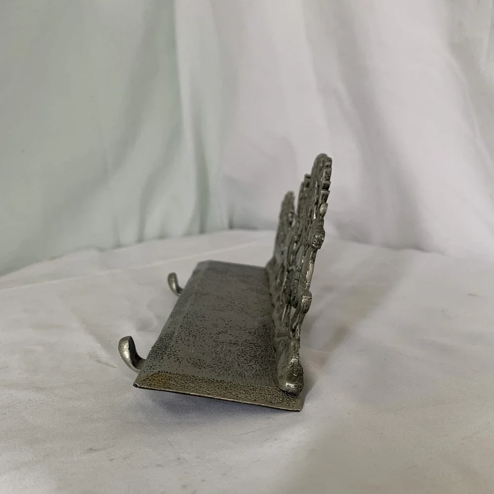 Santa Claus Sleigh Reindeer Stocking Holder Heavy Metal Christmas Mantle Decor